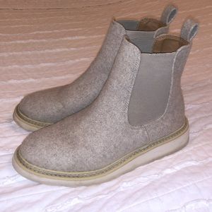 Ankle booties, Chelsea boots